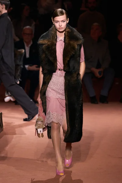 Look 60
